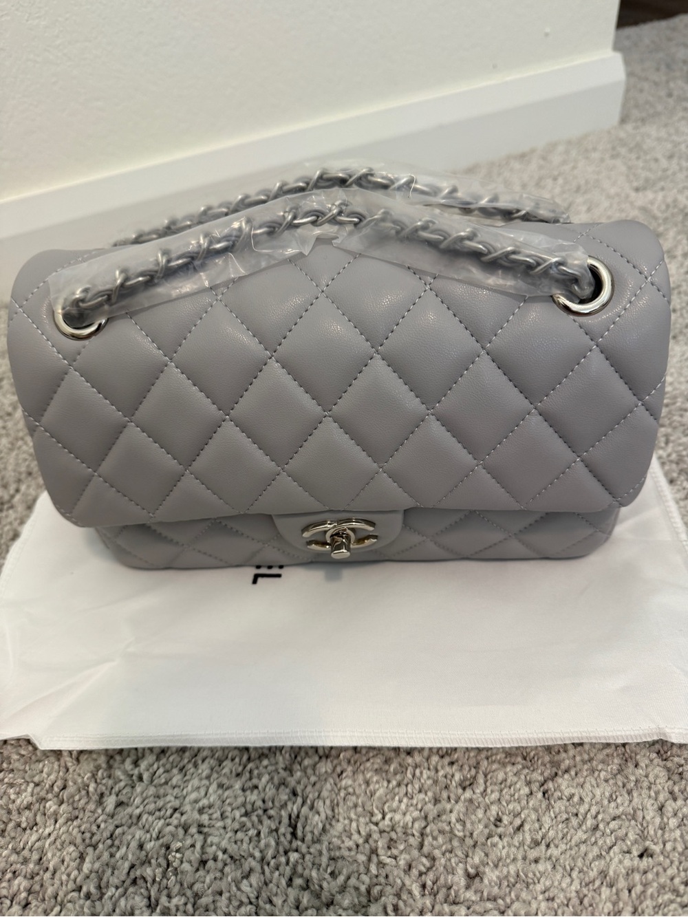 INSPIRED.. Quilted Shoulder Bag in Light Gray - Classic Chain Strap